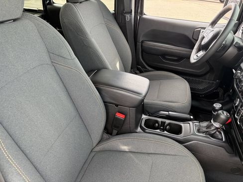 Used 2025 Jeep Wrangler Unlimited Sahara w/ Safety Group AWD/4WD image 11