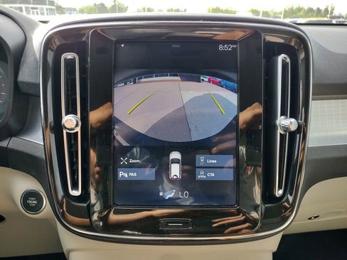 Used 2020 Volvo XC40 T4 Momentum FWD image 5