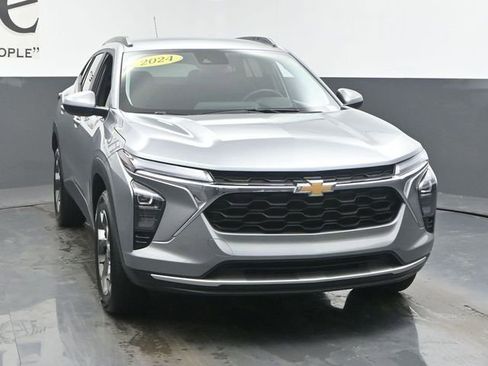 Used 2024 Chevrolet Trax LT w/ LT Convenience Package FWD image 50