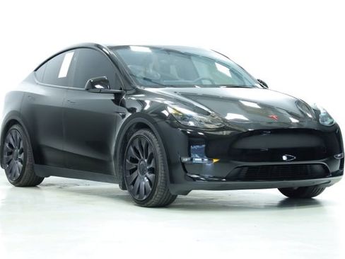 Used 2024 Tesla Model Y Performance image 3