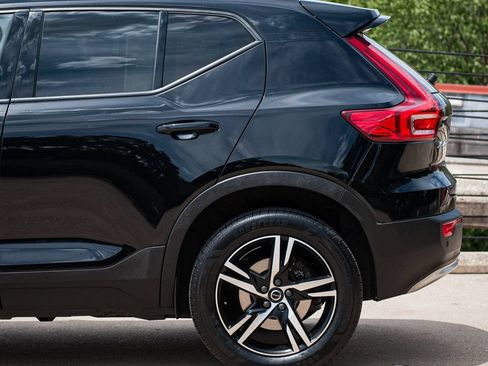 Certified 2023 Volvo XC40 B5 Core w/ Convenience Package AWD/4WD image 4