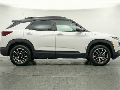 Used 2025 Chevrolet TrailBlazer LT image 11