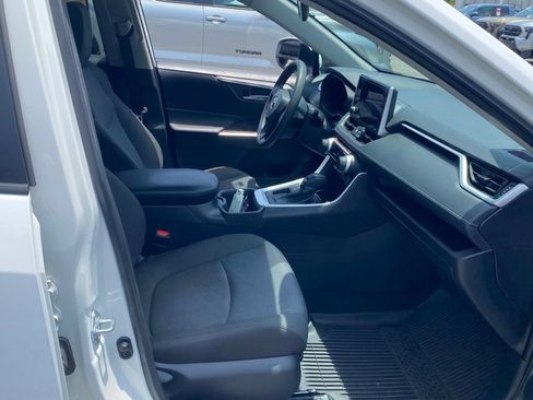 Used 2025 Toyota RAV4 XLE FWD image 18