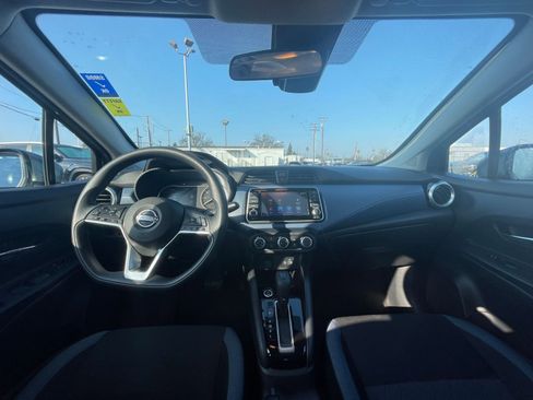 Used 2025 Nissan Versa SV image 28