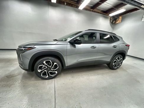 New 2026 Chevrolet Trax RS w/ Sunroof Package FWD image 5