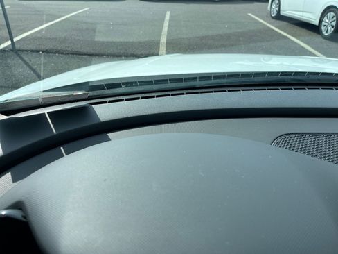 Used 2025 Hyundai Elantra SEL image 35