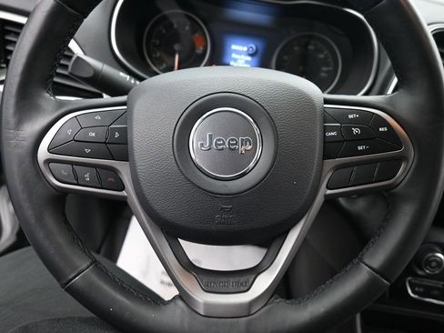 Used 2019 Jeep Cherokee Limited image 17