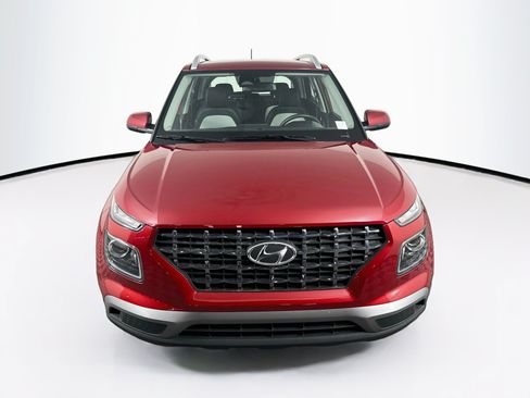 Used 2025 Hyundai Venue SEL FWD image 2