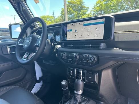 Certified 2025 Jeep Wrangler Unlimited Sahara AWD/4WD image 27