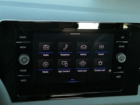 New 2025 Volkswagen Jetta SE image 6