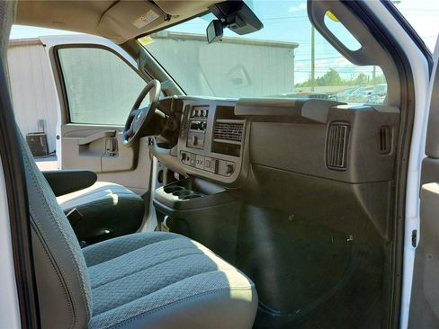 New 2026 Chevrolet Express 3500 LT w/ LT Preferred Equipment Group RWD image 22