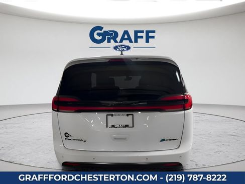 Used 2024 Chrysler Pacifica Limited FWD image 8