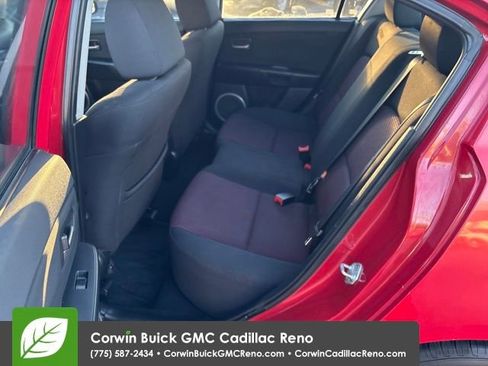 Used 2005 MAZDA MAZDA3 s w/ Moonroof & 6-CD Pkg image 26