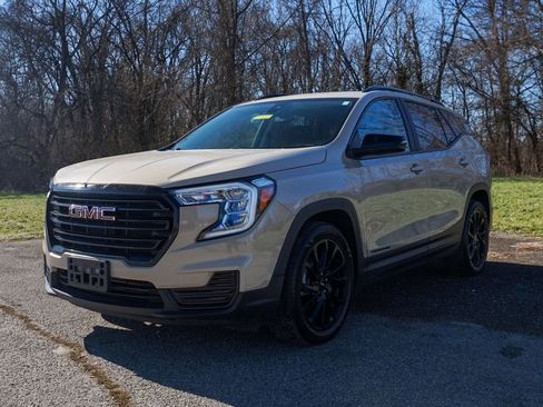 Used 2023 GMC Terrain SLE w/ Driver Convenience Package image 7