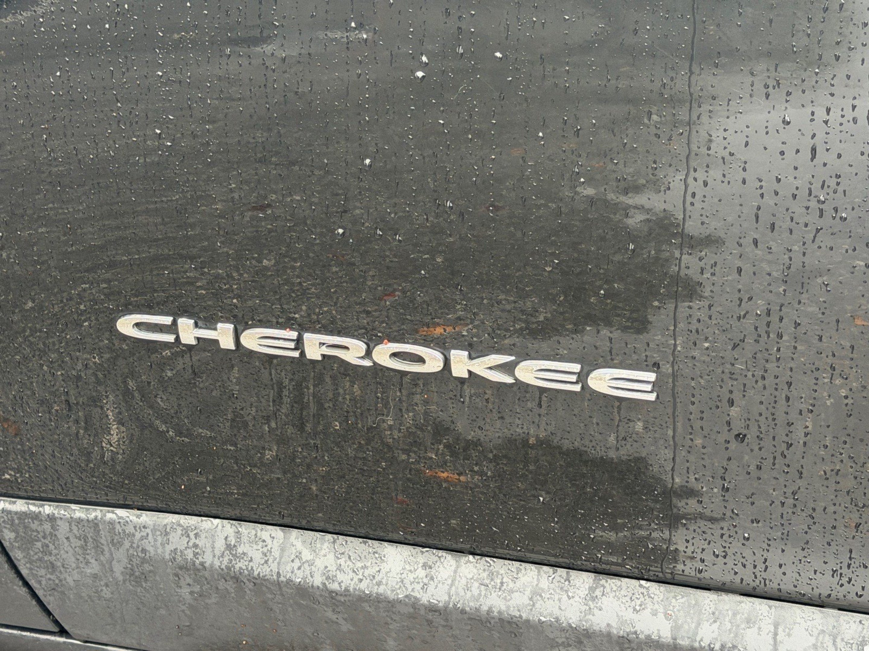 Used 2018 Jeep Cherokee Limited FWD image 11
