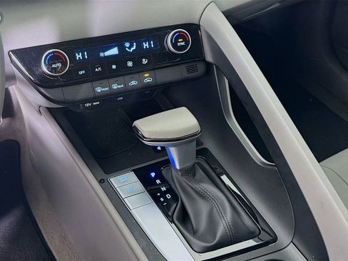 Used 2025 Hyundai Elantra Sport image 18