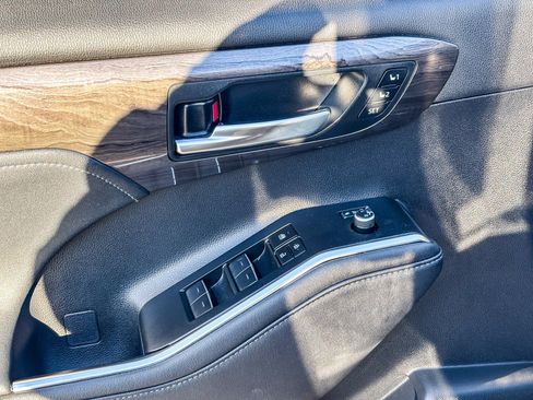 Used 2023 Toyota Highlander Platinum image 22