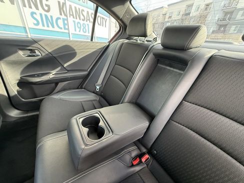 Used 2017 Honda Accord Sport image 30