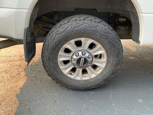 Used 2021 Ford F250 XLT w/ XLT Premium Package AWD/4WD image 19