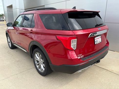 Used 2024 Ford Explorer XLT w/ Equipment Group 202A AWD/4WD image 7