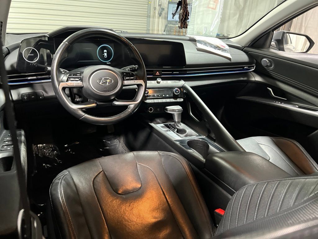 Used 2021 Hyundai Elantra Limited FWD image 17