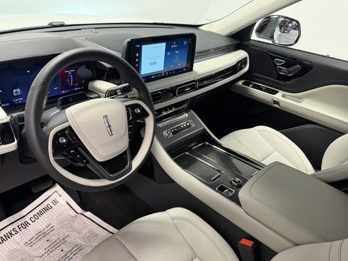 New 2026 Lincoln Aviator AWD image 4