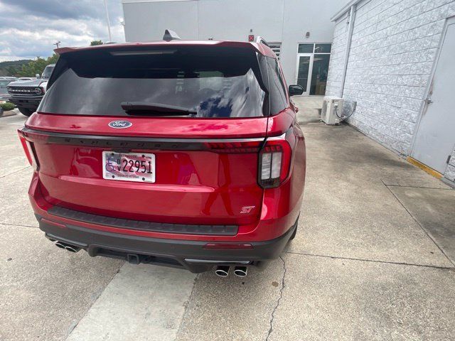 Used 2025 Ford Explorer ST AWD/4WD image 17