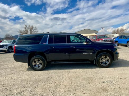 Used 2017 Chevrolet Suburban LT image 6