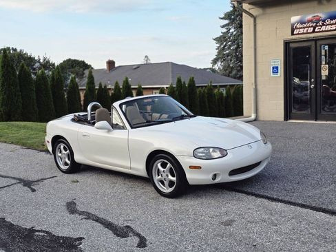 Used 1999 MAZDA MX-5 Miata RWD image 2