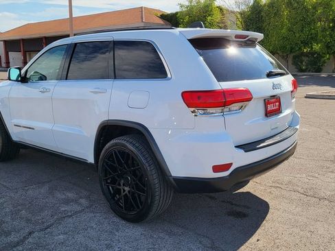 Used 2018 Jeep Grand Cherokee Laredo RWD image 8