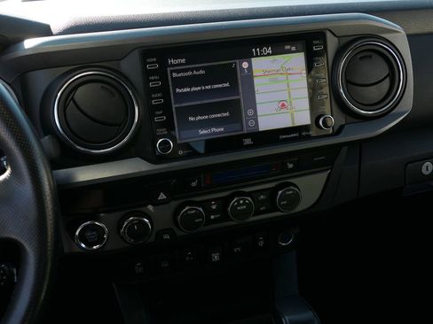 Used 2020 Toyota Tacoma TRD Off-Road image 17