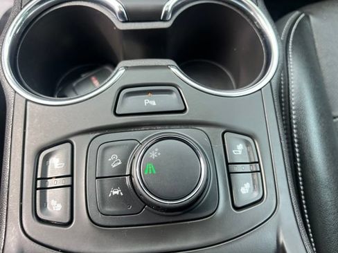 Used 2023 GMC Terrain SLT w/ Tech Package FWD image 32