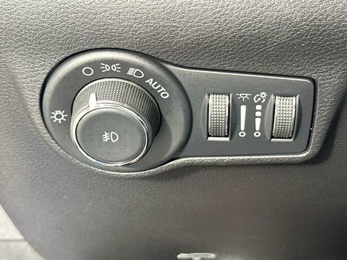 Used 2023 Jeep Compass Latitude w/ Sun and Sound Group AWD/4WD image 25