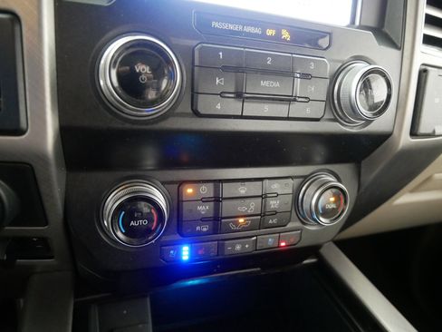 Used 2019 Ford F150 Limited w/ Trailer Tow Package image 23