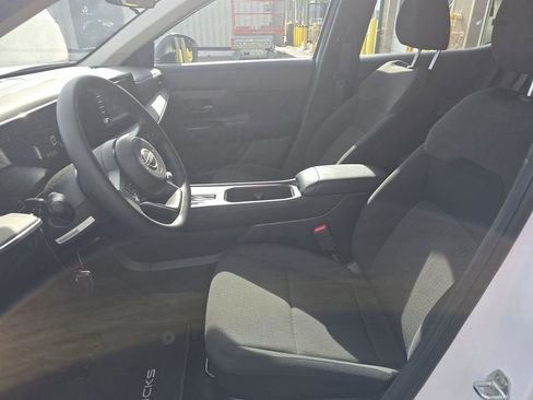 Used 2025 Nissan Kicks S image 21