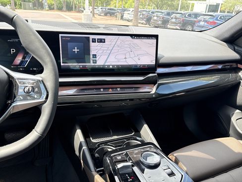 Used 2025 BMW i5 eDrive40i w/ Premium Package image 29