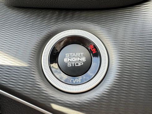 New 2025 Jeep Grand Cherokee Altitude image 32