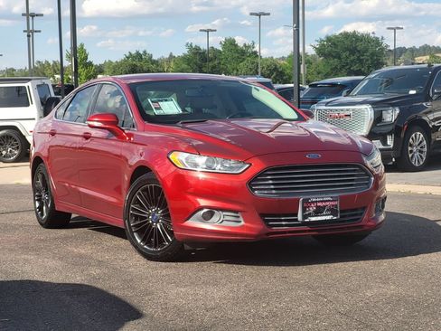 Used 2013 Ford Fusion SE FWD image 2