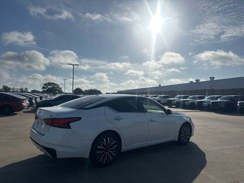 Certified 2023 Nissan Altima 2.5 SV FWD image 19
