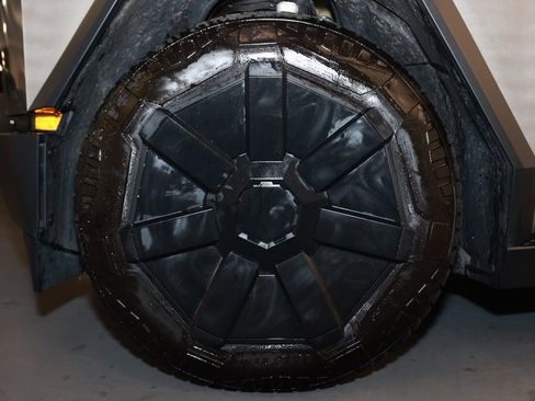 Used 2024 Tesla Cybertruck Cyberbeast image 25