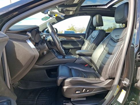 Used 2017 Cadillac XT5 Platinum w/ Driver Assist Package image 13