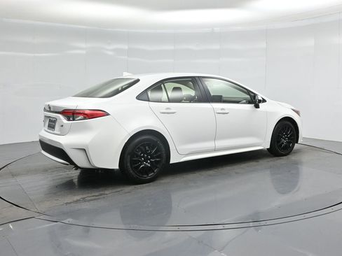Used 2020 Toyota Corolla LE image 23