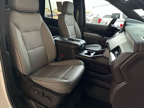 Used 2022 GMC Yukon SLT w/ SLT Luxury Package image 18