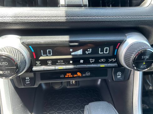 Used 2025 Toyota RAV4 XLE FWD image 26