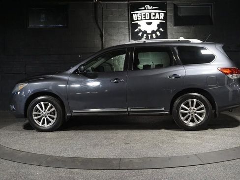Used 2014 Nissan Pathfinder SL w/ Cargo Package AWD/4WD image 2