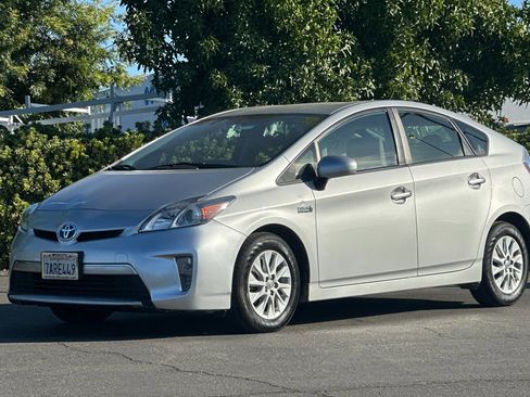 Used 2013 Toyota Prius Plug-In Hybrid image 8