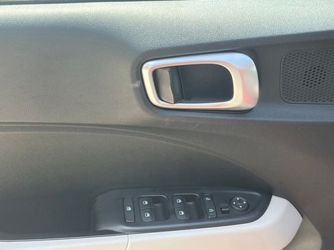 Certified 2025 Hyundai Venue SEL FWD image 23