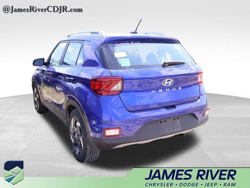 Used 2025 Hyundai Venue SEL FWD image 21