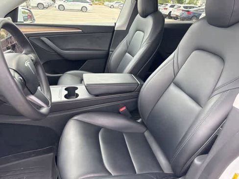 Used 2022 Tesla Model Y Performance image 11