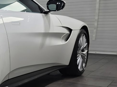 Used 2021 Aston Martin V8 Vantage Roadster image 9